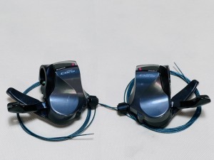 shimano claris R2000公路指拨